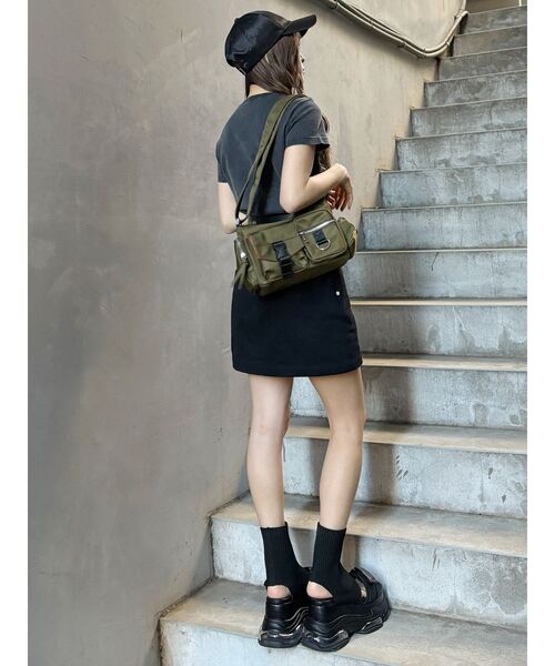 MURUA(ムルーア)の「【WEB限定】メニーポケットショルダーバッグ(ショルダーバッグ・レディース・カーキ/ブラック・FREE)」の13枚目の写真