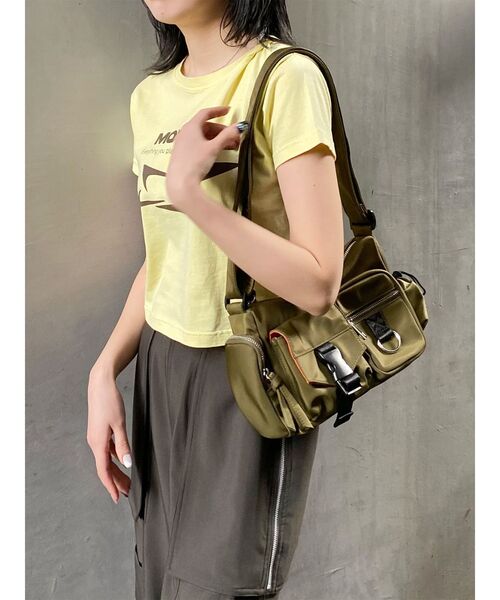 MURUA(ムルーア)の「【WEB限定】メニーポケットショルダーバッグ(ショルダーバッグ・レディース・カーキ/ブラック・FREE)」の16枚目の写真