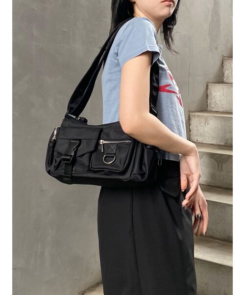 MURUA(ムルーア)の「【WEB限定】メニーポケットショルダーバッグ(ショルダーバッグ・レディース・カーキ/ブラック・FREE)」の19枚目の写真