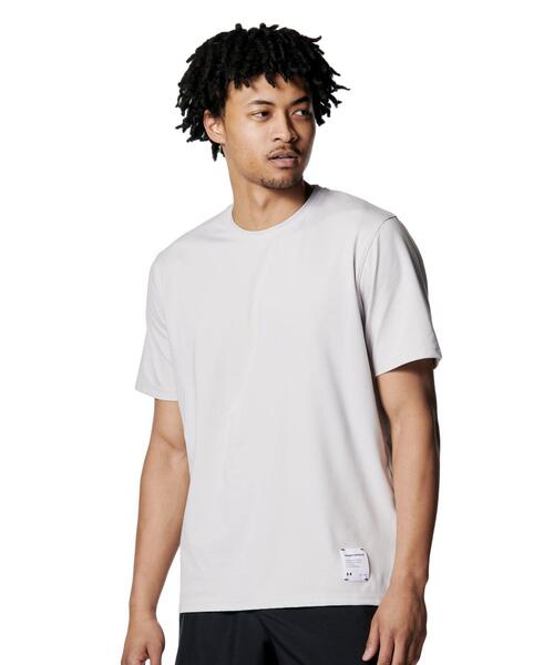 UNDER ARMOUR(アンダーアーマー)の「UAモチベート ショートスリーブ Tシャツ(トレーニング/メンズ)(Tシャツ/カットソー・メンズ・ベージュ・XL/L/M/2XL/S/3XL)」の1枚目の写真
