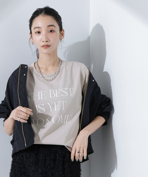 NANO universe(ナノユニバース)の「ロゴプリントTシャツ(Tシャツ/カットソー・レディース・ブルー/ブラック/チャコール/ベージュ/グレー系その他4・FREE)」の3枚目の写真