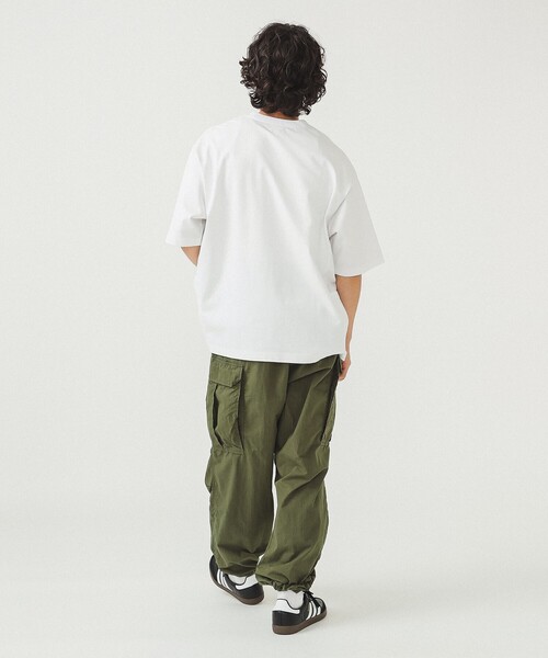 BEAMS（ビームス）の「BEAMS / サイドポケット ルーズTシャツ（Tシャツ/カットソー・メンズ・ブラック/オリーブ/ホワイト/ナチュラル・S/M/L/XL）」の6枚目の写真