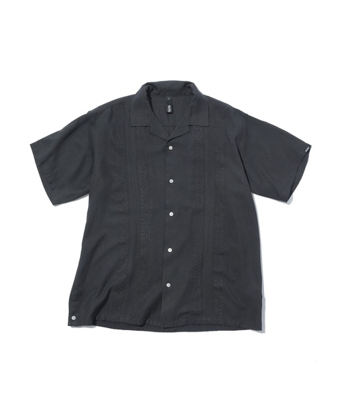 SILAS（サイラス）の「EMBROIDERY S/S SHIRT（シャツ/ブラウス・メンズ・ブラック/ホワイト・M/L）」の2枚目の写真