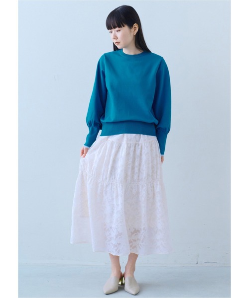 IEDIT(イディット)の「IEDIT バウンシー素材のふんわり袖ニットプルオーバー(ニット/セーター・レディース・ブルー/グレー/オレンジ・M/L/LL/3L/4L/S)」の4枚目の写真