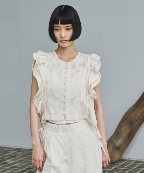 AIC.（エーアイシー）の「フリルジャガードトップス/セットアップ可能（シャツ/ブラウス・レディース・アイボリー/ブラック・FREE）」の3枚目の写真
