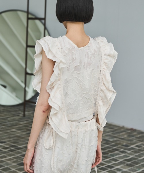 AIC.（エーアイシー）の「フリルジャガードトップス/セットアップ可能（シャツ/ブラウス・レディース・アイボリー/ブラック・FREE）」の4枚目の写真