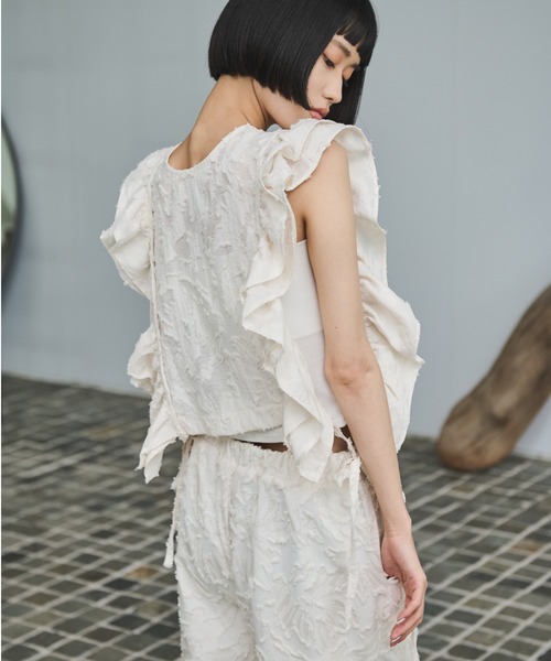AIC.（エーアイシー）の「フリルジャガードトップス/セットアップ可能（シャツ/ブラウス・レディース・アイボリー/ブラック・FREE）」の5枚目の写真