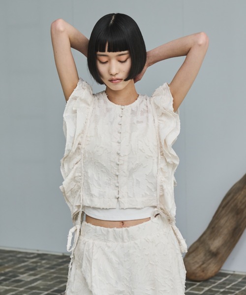 AIC.（エーアイシー）の「フリルジャガードトップス/セットアップ可能（シャツ/ブラウス・レディース・アイボリー/ブラック・FREE）」の6枚目の写真