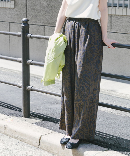 ITEMS URBANRESEARCH（アイテムズ アーバンリサーチ）の「リネンレーヨンシャーリングパンツ（その他パンツ・レディース・ピンク/ブラウン/ブラック系その他・FREE）」の2枚目の写真