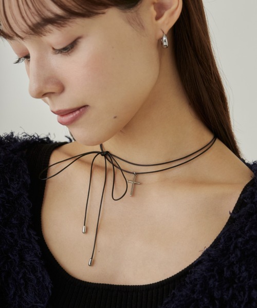 PRADA◆クロシェ編み コードチョーカー メタルロゴチャーム付き PRADA 直営店より チェーン ジュエル ネックレス (PRADA