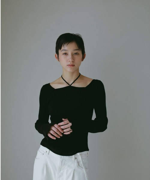 CASA FLINE（カーサフライン）の「【OC】オーガニックコットンスクエアホルターニットトップス（Tシャツ/カットソー・レディース・ブラック/アイボリー/ベージュ・FREE）」の4枚目の写真