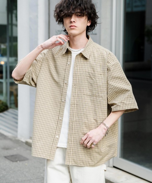 Rocky Monroe(ロッキーモンロー)の「新色追加 オーバーサイズ 無地/チェック柄/ストライプ柄レギュラーカラー半袖シャツ(シャツ/ブラウス・メンズ・オレンジ/ネイビー/ホワイト×ブルー/サックスブルー/ホワイト×ブラック/ブラック/ブラック系/ホワイト/ブラック系1/ブルー/ブルー系/ブラック系2/ダークネイビー/チャコール/グレイッシュベージュ/ベージュ・M/XL/L)」の10枚目の写真