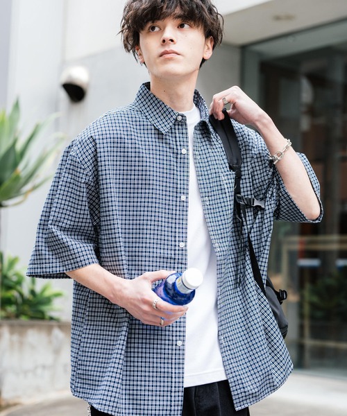 Rocky Monroe(ロッキーモンロー)の「オーバーサイズ 無地/チェック柄/ストライプ柄レギュラーカラー半袖シャツ(シャツ/ブラウス・メンズ・オレンジ/ネイビー/ホワイト×ブルー/サックスブルー/ホワイト×ブラック/ブラック/ブラック系/ホワイト/ブラック系1/ブルー/ブルー系・M/XL/L)」の7枚目の写真