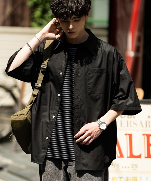 Rocky Monroe(ロッキーモンロー)の「オーバーサイズ 無地/チェック柄/ストライプ柄レギュラーカラー半袖シャツ(シャツ/ブラウス・メンズ・オレンジ/ネイビー/ホワイト×ブルー/サックスブルー/ホワイト×ブラック/ブラック/ブラック系/ホワイト/ブラック系1/ブルー/ブルー系・M/XL/L)」の13枚目の写真