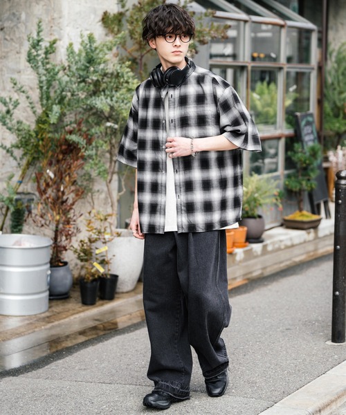 Rocky Monroe(ロッキーモンロー)の「オーバーサイズ 無地/チェック柄/ストライプ柄レギュラーカラー半袖シャツ(シャツ/ブラウス・メンズ・オレンジ/ネイビー/ホワイト×ブルー/サックスブルー/ホワイト×ブラック/ブラック/ブラック系/ホワイト/ブラック系1/ブルー/ブルー系・M/XL/L)」の18枚目の写真