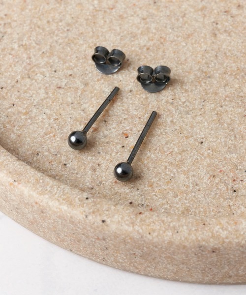 ADPOSION(アドポーション)の「シルバー925 2mmボールピアス / 3mmボールピアス(ピアス(片耳用)・メンズ・ゴールド/シルバー/ブラック・LARGE/MEDIUM)」の7枚目の写真