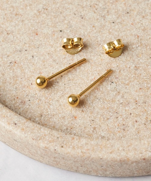 ADPOSION(アドポーション)の「シルバー925 2mmボールピアス / 3mmボールピアス(ピアス(片耳用)・メンズ・ゴールド/シルバー/ブラック・LARGE/MEDIUM)」の5枚目の写真