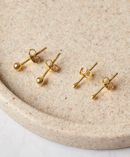 ADPOSION(アドポーション)の「シルバー925 2mmボールピアス / 3mmボールピアス(ピアス(片耳用)・メンズ・ゴールド/シルバー/ブラック・LARGE/MEDIUM)」の4枚目の写真