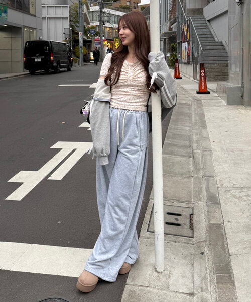 continuer de NICE CLAUP（コンティニューデナイスクラップ）の「【@re.__mi23セレクト】小花レーストップス（Tシャツ/カットソー・レディース・オフホワイト/ピンク/ネイビー・FREE）」の22枚目の写真