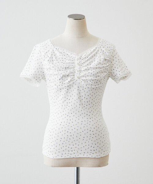 continuer de NICE CLAUP（コンティニューデナイスクラップ）の「【@re.__mi23セレクト】小花レーストップス（Tシャツ/カットソー・レディース・オフホワイト/ピンク/ネイビー・FREE）」の7枚目の写真