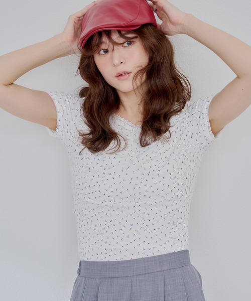 continuer de NICE CLAUP（コンティニューデナイスクラップ）の「【@re.__mi23セレクト】小花レーストップス（Tシャツ/カットソー・レディース・オフホワイト/ピンク/ネイビー・FREE）」の6枚目の写真