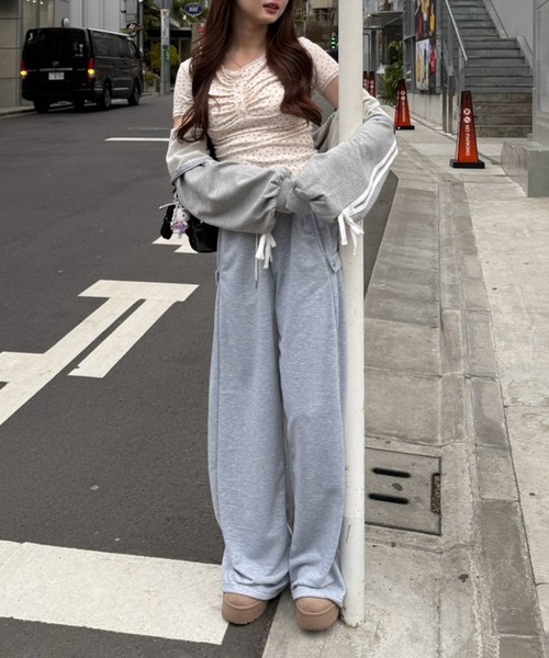 continuer de NICE CLAUP（コンティニューデナイスクラップ）の「【@re.__mi23セレクト】小花レーストップス（Tシャツ/カットソー・レディース・オフホワイト/ピンク/ネイビー・FREE）」の9枚目の写真