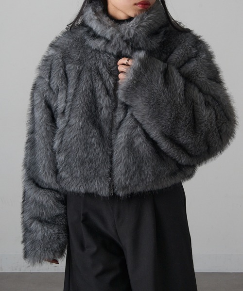 MAGASIN DE MODE Onjna(マガジンデモードオンジェナ )の「【MAGASIN DE MODE Onjna】フェイクファーショート丈ジャケット DTK(その他アウター・レディース・グレー/ベージュ/ブラック・FREE)」の2枚目の写真