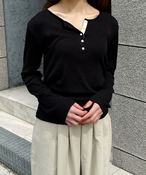 LE MORE(リモア)の「ヘンリーネックカットソー(Tシャツ/カットソー・レディース・グレー/ブラック/アイボリー・FREE)」の2枚目の写真