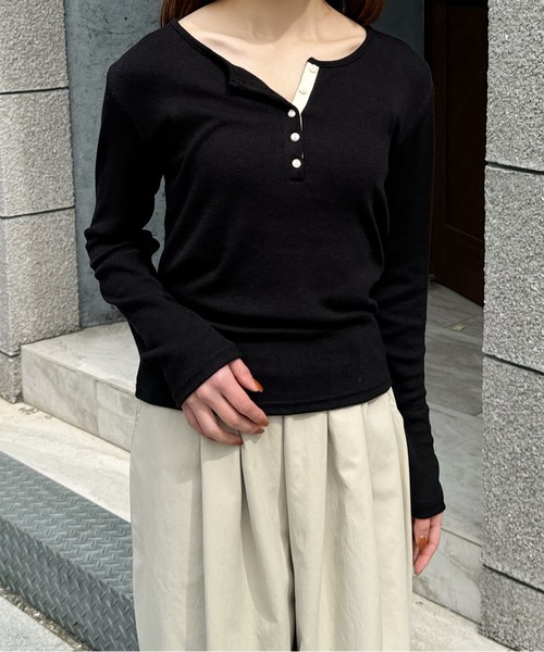 LE MORE(リモア)の「ヘンリーネックカットソー(Tシャツ/カットソー・レディース・グレー/ブラック/アイボリー・FREE)」の4枚目の写真