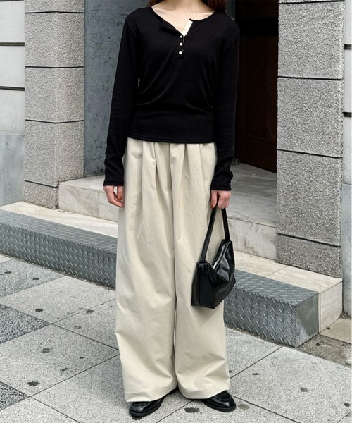 LE MORE(リモア)の「ヘンリーネックカットソー(Tシャツ/カットソー・レディース・グレー/ブラック/アイボリー・FREE)」の6枚目の写真