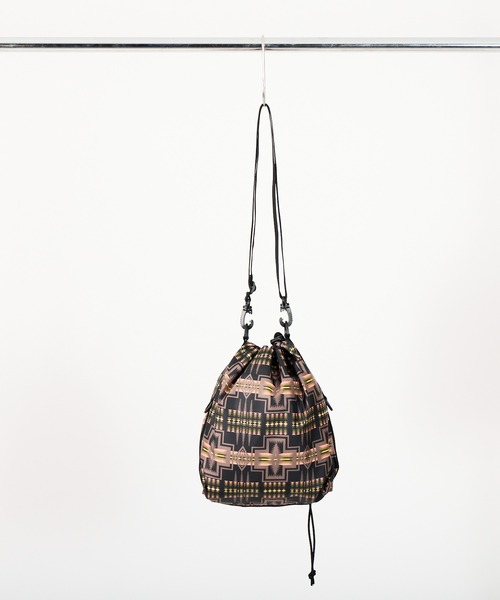 PENDLETON（ペンドルトン）の「【 PENDLETON / ペンドルトン 】ROUND DRAW POUCH M/ ラウンドドローポーチM（ショルダーバッグ・レディース・ベージュ/ブラック/オリーブ・FREE）」の4枚目の写真