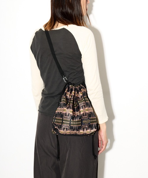 PENDLETON（ペンドルトン）の「【 PENDLETON / ペンドルトン 】ROUND DRAW POUCH M/ ラウンドドローポーチM（ショルダーバッグ・レディース・ベージュ/ブラック/オリーブ・FREE）」の7枚目の写真