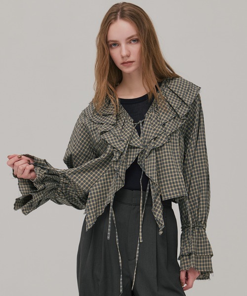 PUBLIC TOKYO(パブリックトウキョウ)の「ラッフルカラーギャザーブラウス(シャツ/ブラウス・レディース・ホワイト/ブラック/グリーン・FREE)」の6枚目の写真