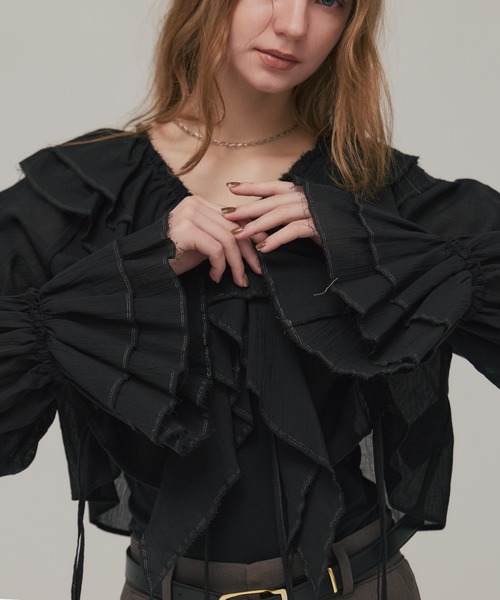 PUBLIC TOKYO(パブリックトウキョウ)の「ラッフルカラーギャザーブラウス(シャツ/ブラウス・レディース・ホワイト/ブラック/グリーン・FREE)」の16枚目の写真