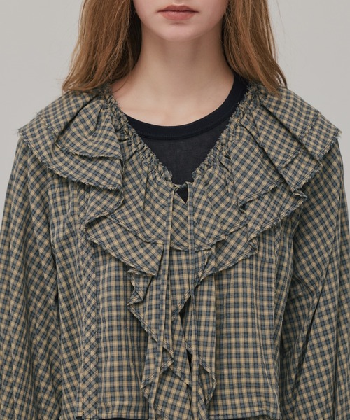 PUBLIC TOKYO(パブリックトウキョウ)の「ラッフルカラーギャザーブラウス(シャツ/ブラウス・レディース・ホワイト/ブラック/グリーン・FREE)」の15枚目の写真