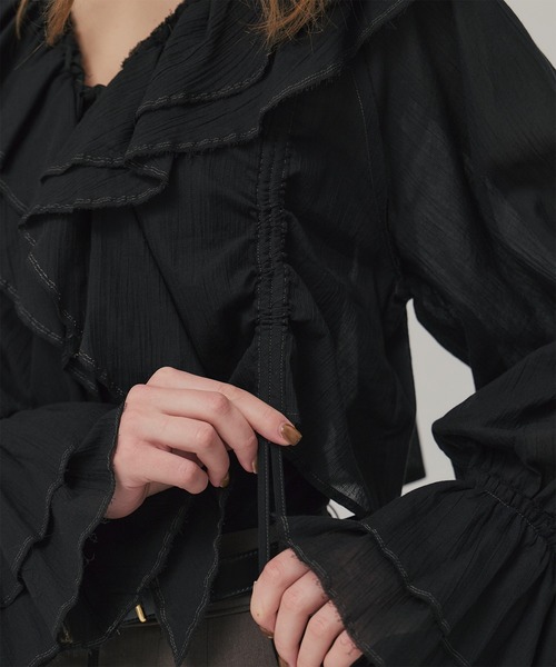 PUBLIC TOKYO(パブリックトウキョウ)の「ラッフルカラーギャザーブラウス(シャツ/ブラウス・レディース・ホワイト/ブラック/グリーン・FREE)」の18枚目の写真