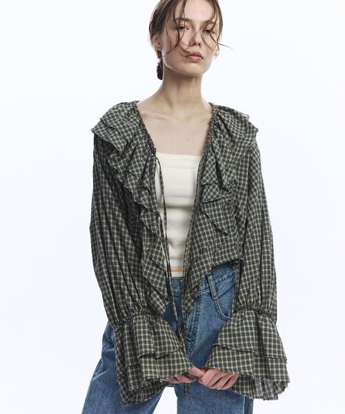 PUBLIC TOKYO(パブリックトウキョウ)の「ラッフルカラーギャザーブラウス(シャツ/ブラウス・レディース・ホワイト/ブラック/グリーン・FREE)」の5枚目の写真