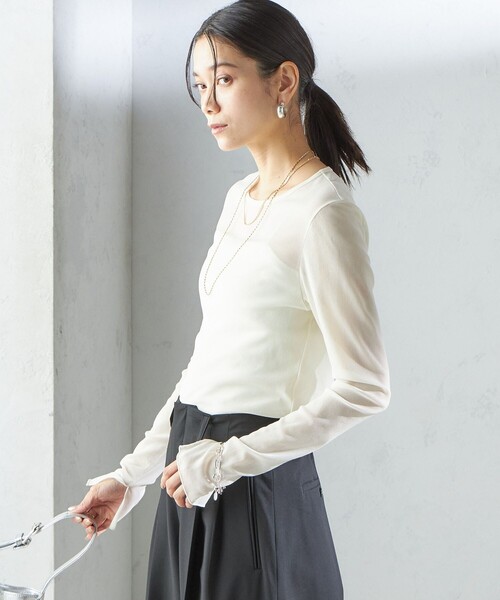 SHIPS(シップス)の「〈手洗い可能〉ストレッチ チュール ロング スリーブ TEE(Tシャツ/カットソー・レディース・ブラック/オフホワイト・ONE SIZE)」の13枚目の写真
