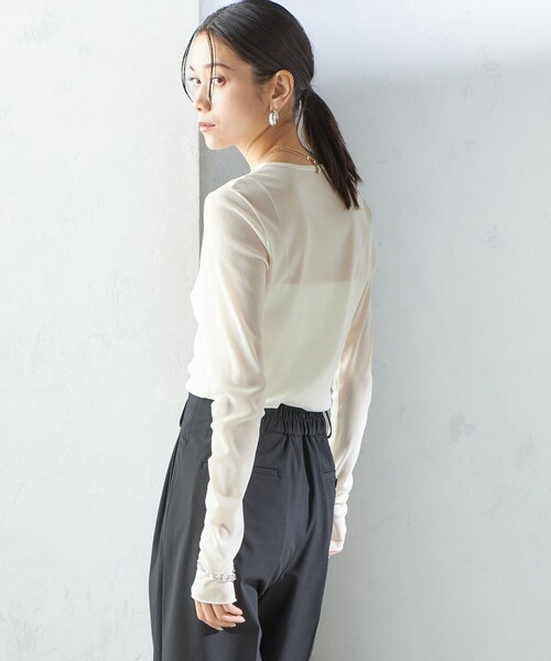 SHIPS(シップス)の「〈手洗い可能〉ストレッチ チュール ロング スリーブ TEE(Tシャツ/カットソー・レディース・ブラック/オフホワイト・ONE SIZE)」の14枚目の写真