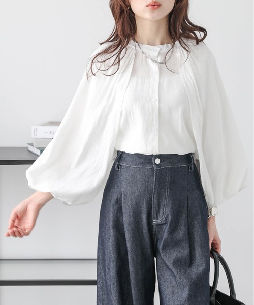 La-gemme(ラジェム)の「ケープスリーブブラウス(シャツ/ブラウス・レディース・ホワイト/ブラック・フリー)」の3枚目の写真