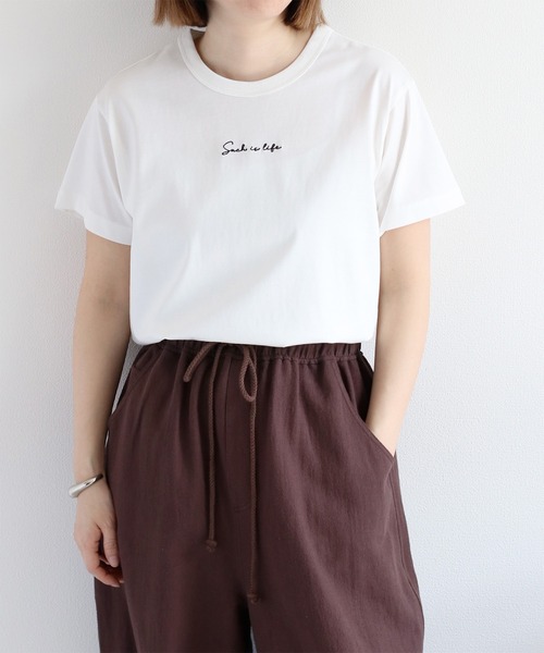 cepo（セポ）の「〈さらっと涼しい、シルキータッチ♪〉シルケットロゴショートスリーブTee（Tシャツ/カットソー・レディース・ブラック/オフホワイト/ブルー/ブラウン・M）」の2枚目の写真