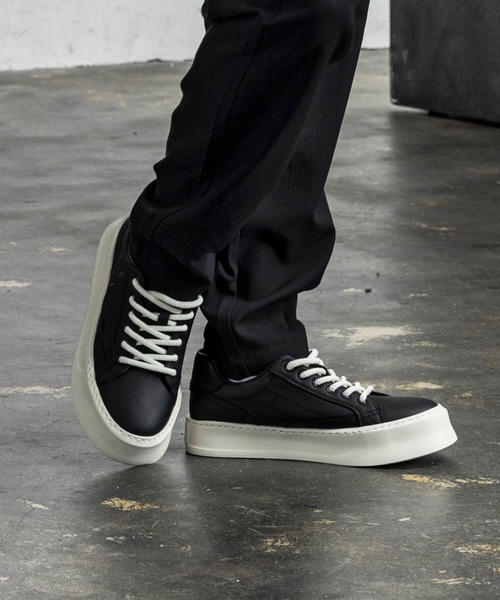 +CLOSET（プラスクローゼット）の「サイドエッジレザースニーカー（スニーカー・メンズ・ブラック/ホワイト・27.5cm/26.5cm/25.5cm/24.5cm/24.0cm/23.5cm）」の3枚目の写真