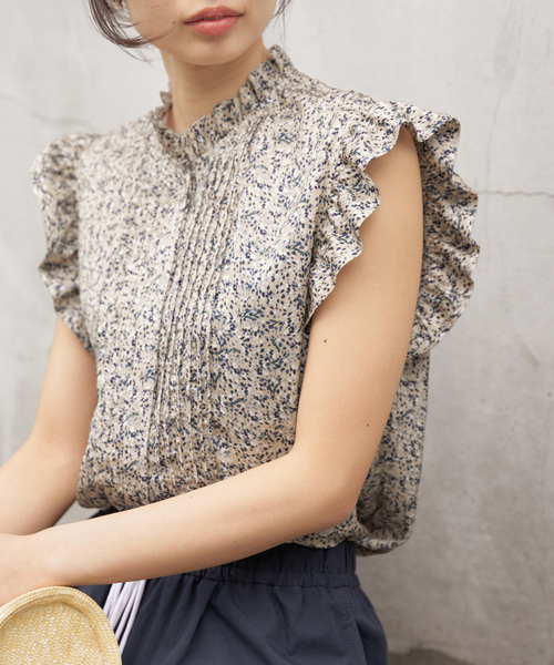 IENA（イエナ）の「《WEB限定/追加》ミュゲットパターンピンタックフリルノースリーブ（シャツ/ブラウス・レディース・ベージュ・FREE）」の17枚目の写真