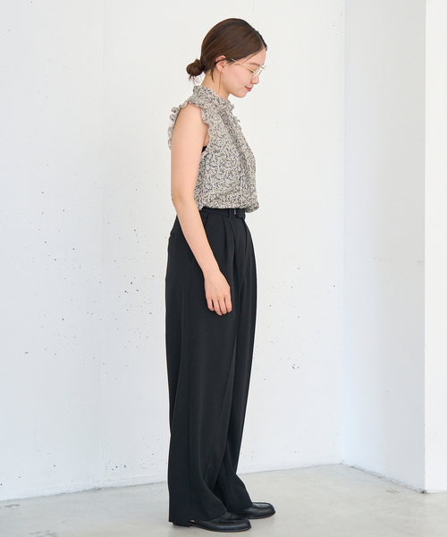 IENA（イエナ）の「《WEB限定/追加》ミュゲットパターンピンタックフリルノースリーブ（シャツ/ブラウス・レディース・ベージュ・FREE）」の4枚目の写真