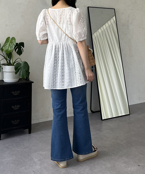 prose verse(プロズヴェール)の「センタースリットストレッチフレアデニム(デニムパンツ・レディース・ブルー/サックスブルー・MEDIUM/LARGE/PM/PL)」の18枚目の写真