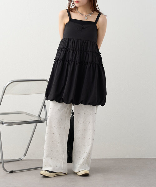 w closet(ダブルクローゼット)の「【バズりアイテム/4色展開】バルーンミニキャミワンピ(ワンピース・レディース・ブラック/オフホワイト/ブラック系その他/レッド系その他・FREE)」の3枚目の写真