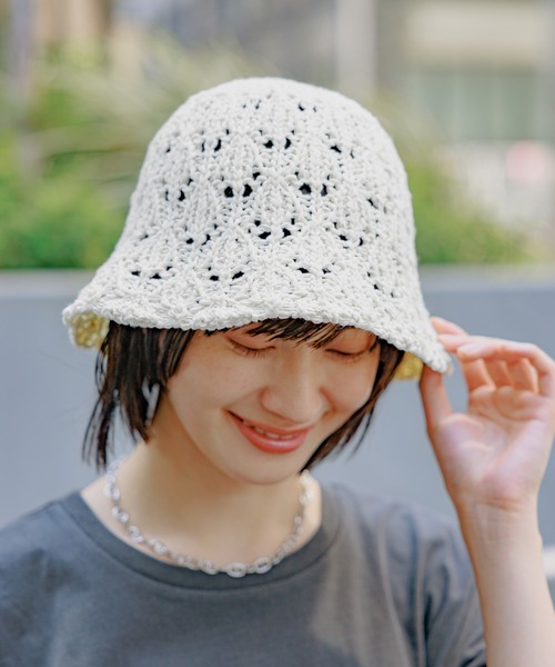 LAKOLE(ラコレ)の「シェル編みスカラップハット / 450145(ハット・レディース・オフホワイト/ブラック/オレンジ系その他6・FREE)」の1枚目の写真