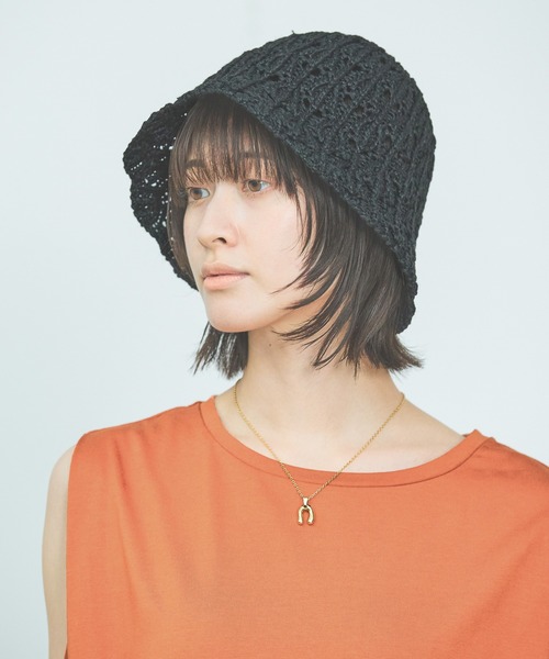 LAKOLE(ラコレ)の「シェル編みスカラップハット / 450145(ハット・レディース・オフホワイト/ブラック/オレンジ系その他6・FREE)」の2枚目の写真