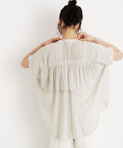 THE SHOP TK (ザ ショップ ティーケー )の「麻調シアーフリルギャザーブラウス【洗える】(シャツ/ブラウス・レディース・ブラック/アイボリー/ブルー・99)」の5枚目の写真
