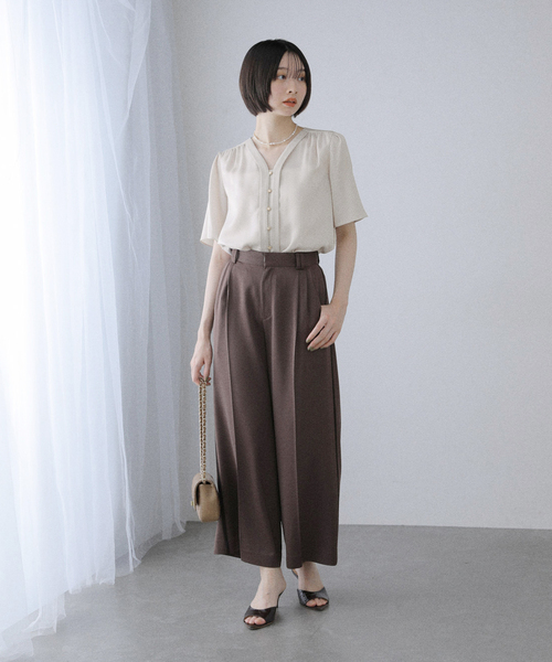 La TOTALITE(ラトータリテ)の「【洗える】Vネックブラウス(シャツ/ブラウス・レディース・ホワイト/ベージュ/ネイビー・FREE)」の8枚目の写真